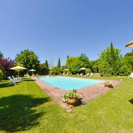 Hotel apartamentowy With Swimming - Pool In Cortona
