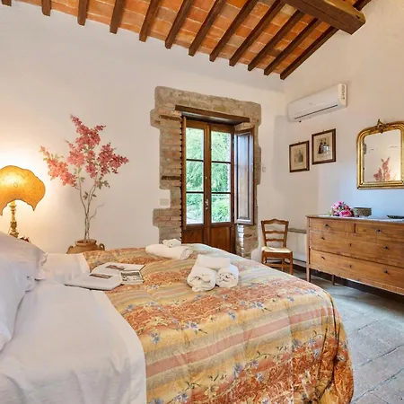 With Swimming - Pool In Aparthotel Cortona