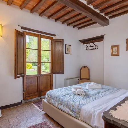 With Swimming - Pool In 3* Cortona