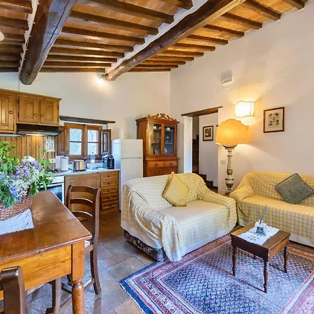 With Swimming - Pool In Aparthotel Cortona