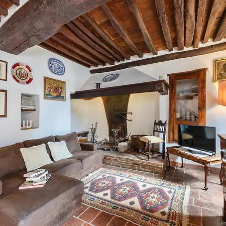 With Swimming - Pool In Aparthotel Cortona