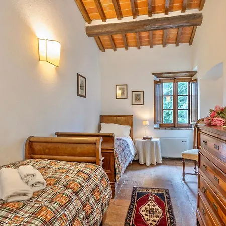 With Swimming - Pool In Aparthotel Cortona